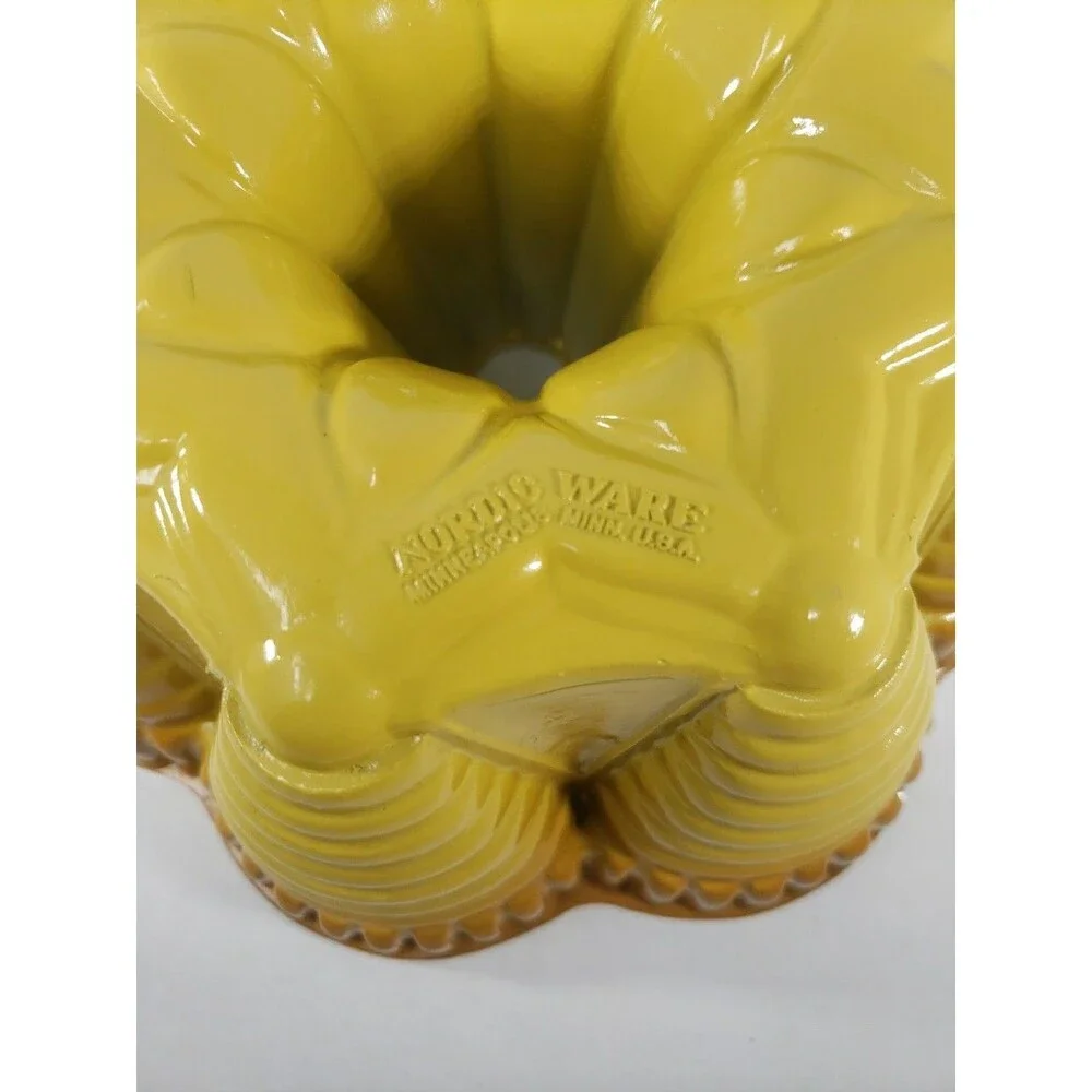 Vintage 1980s Nordic Ware Fiesta Party Pan Cast Aluminum Harvest Gold NOS USA